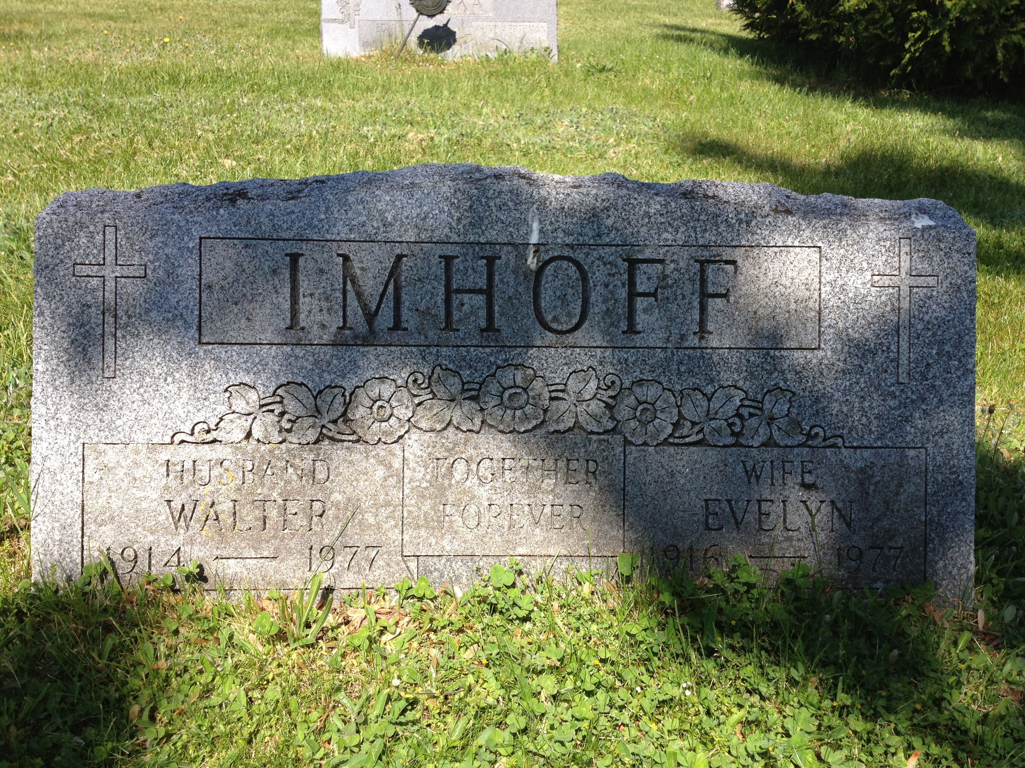 Headstone of Evelyn Cahow and Walter Imhoff
