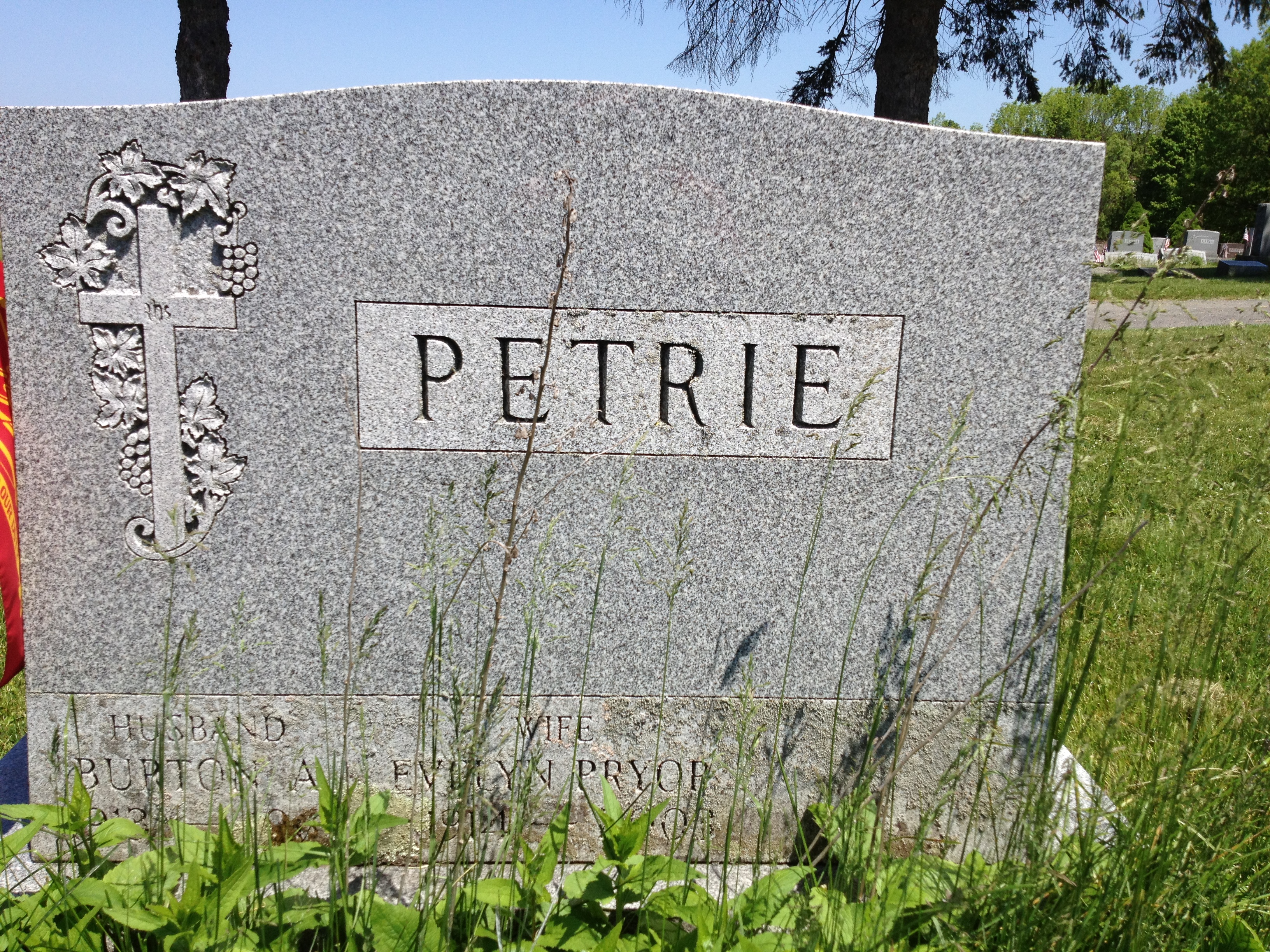Headstone of Evelyn Pryor and Burton Petrie